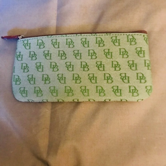 Dooney & Bourke cosmetics case. NWOT. COR - Picture 2 of 8